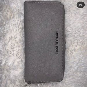 Pearl grey MK wallet!